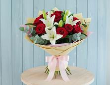 Букет цветов из:  Лилии и Розы в Уральском
