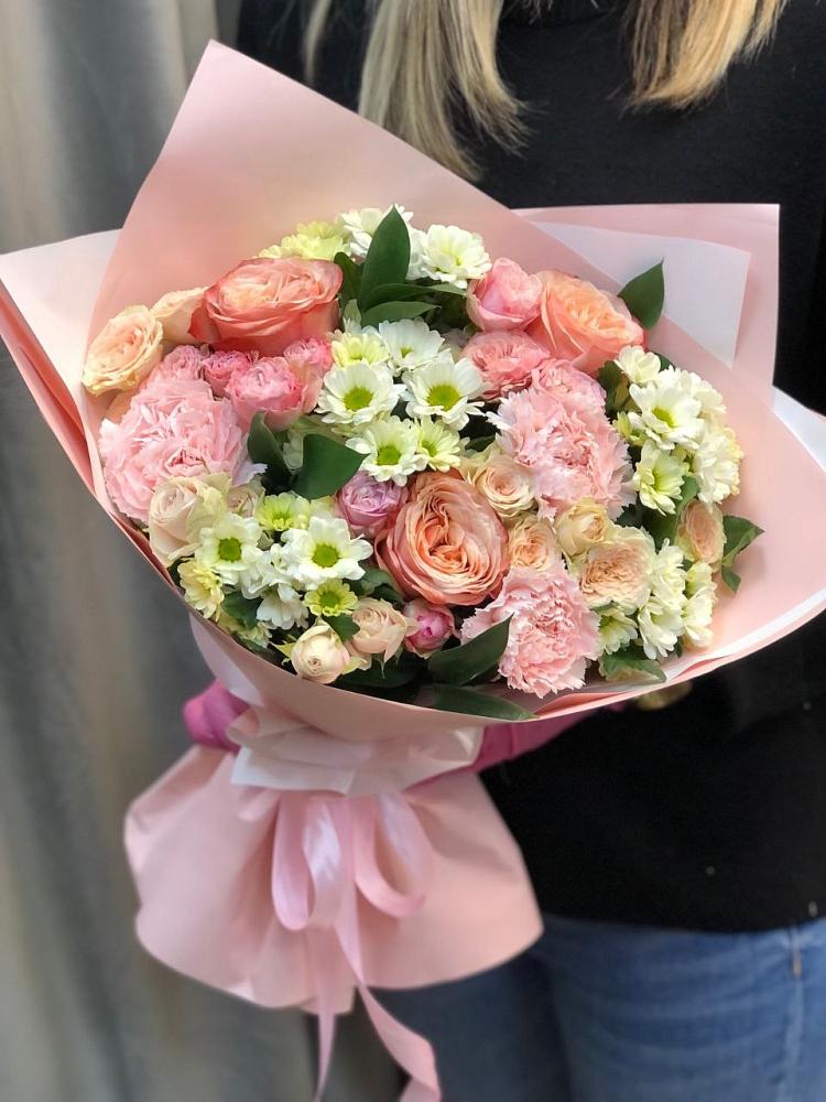 Букет цветов из: Гвоздики, Розы и Хризантемы в Уральском