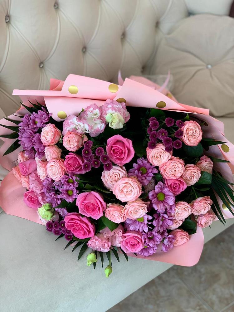 Букет цветов из: Хризантемы, Розы и Лизиантусы в Уральском