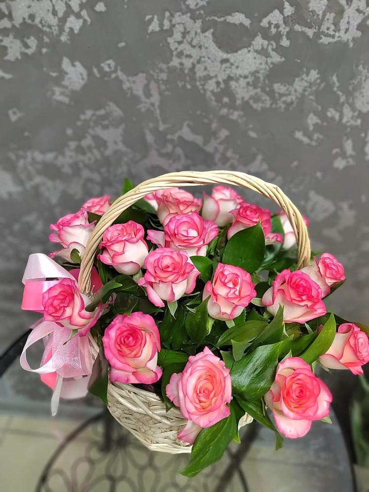 Цветочная композиция из Розы в корзине в Уральском