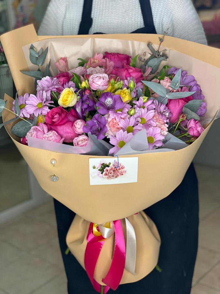 Букет цветов из: Хризантемы, Гвоздики и Альстромерии в Уральском