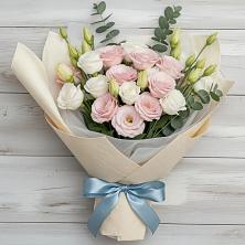 Букет цветов из:  Лизиантусы в Уральском