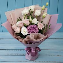 Букет цветов из:  Розы и Лизиантусы в Уральском