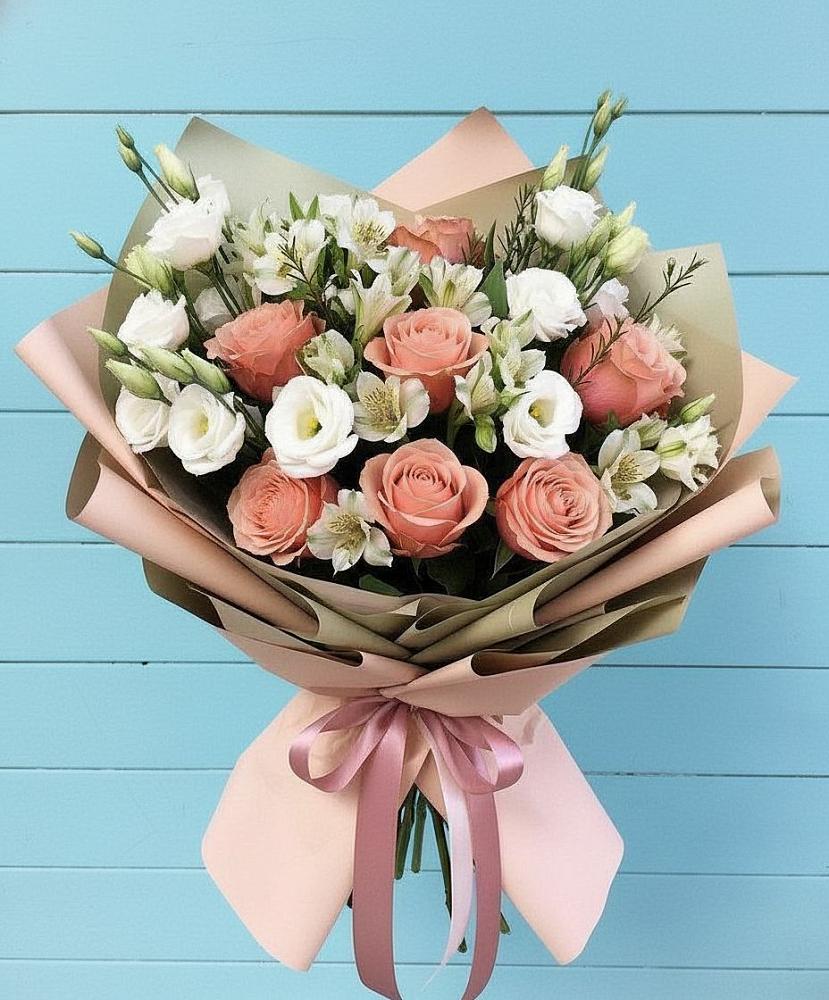 Букет цветов из: Розы, Альстромерии и Лизиантусы в Уральском