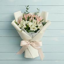 Букет цветов из:  Альстромерии в Уральском