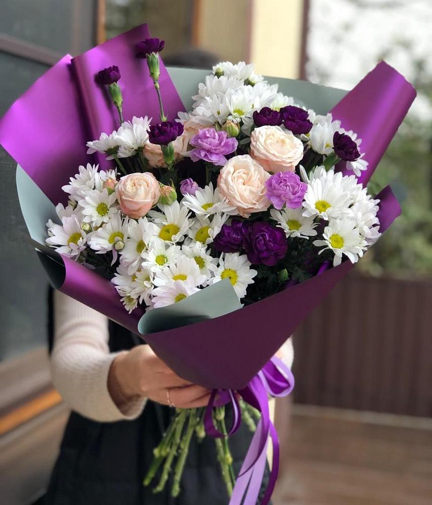 Букет цветов из: Хризантемы, Гвоздики и Розы в Уральском