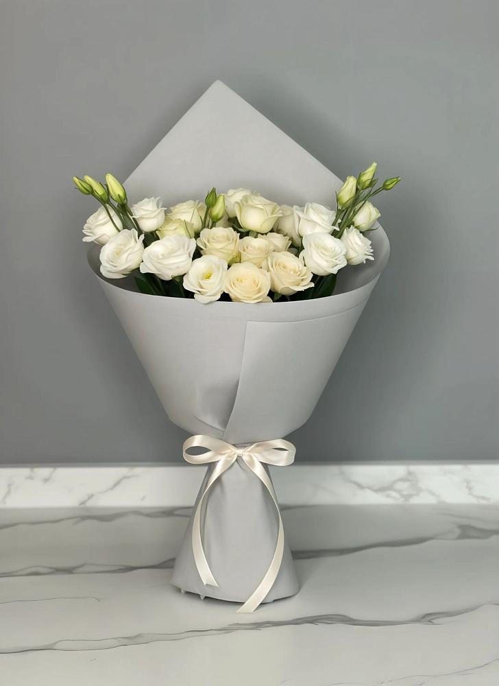 Букет цветов из: Розы и Лизиантусы в Уральском