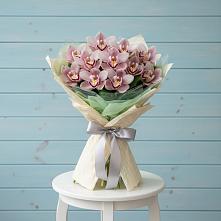 Букет цветов из:  Орхидеи и Розы в Уральском