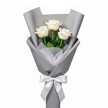 Букет 3 белые розы в Уральском