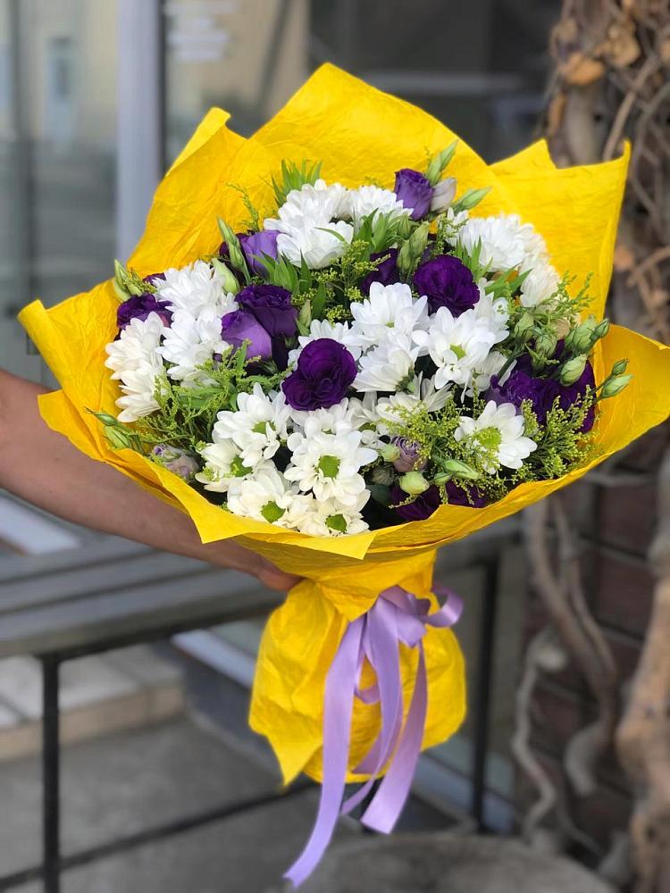 Букет цветов из: Ирисы, Хризантемы и Ромашки в Уральском