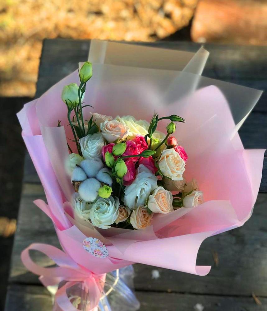 Букет цветов из: Розы и Лизиантусы в Уральском