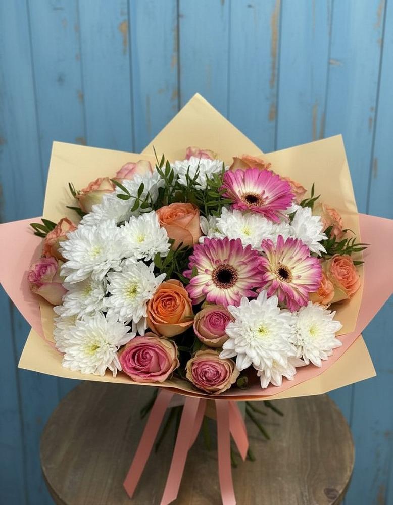 Букет цветов из: Розы, Герберы и Хризантемы в Уральском