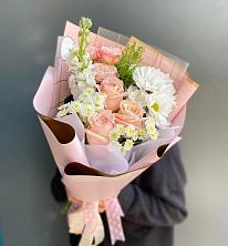 Букет цветов из:  Хризантемы и Розы в Уральском