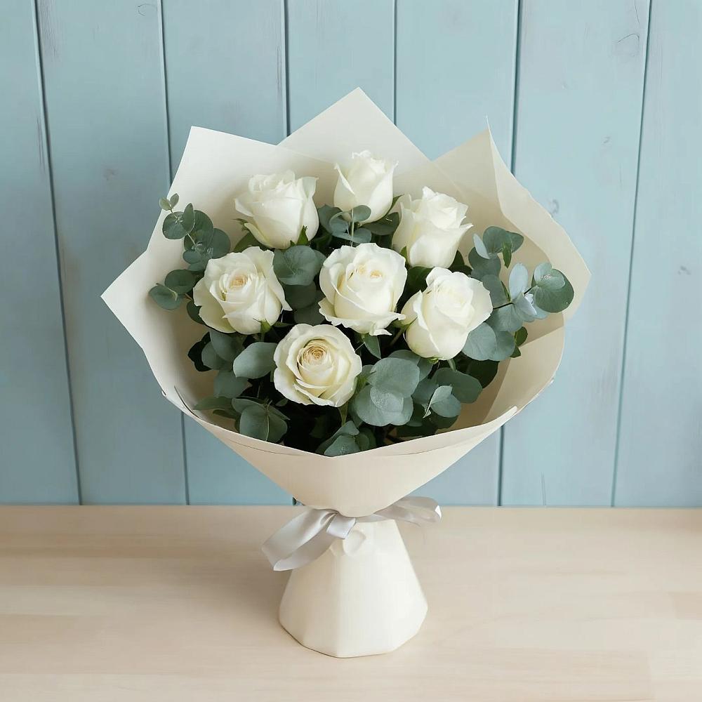 Букет Белые розы в Эвкалипте в Уральском
