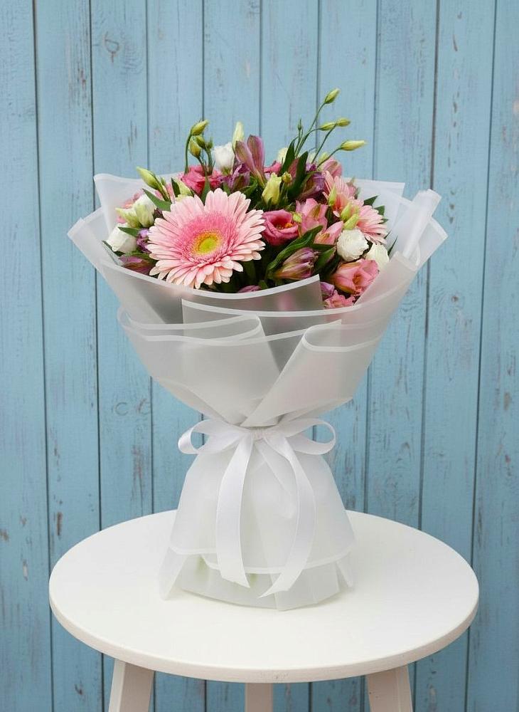 Букет цветов из: Герберы, Альстромерии и Лизиантусы в Уральском