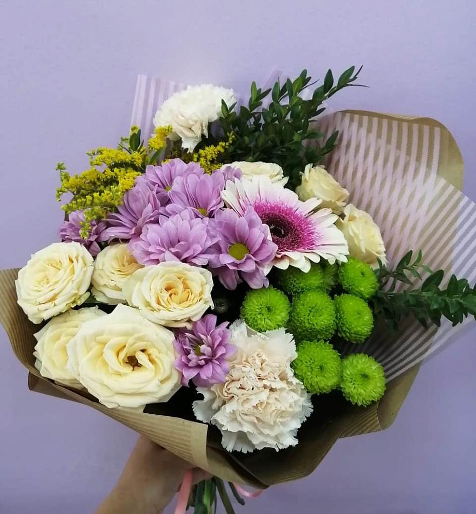 Букет цветов из: Хризантемы, Розы, Гвоздики и Герберы в Уральском