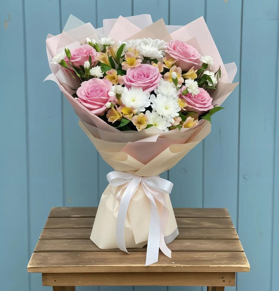 Букет цветов из: Гвоздики, Орхидеи и Розы в Уральском