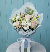 Букет цветов из:  Розы и Лизиантусы в Уральском