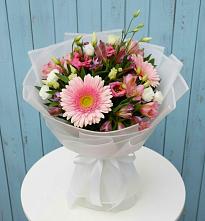 Букет цветов из:  Герберы, Альстромерии и Лизиантусы в Уральском