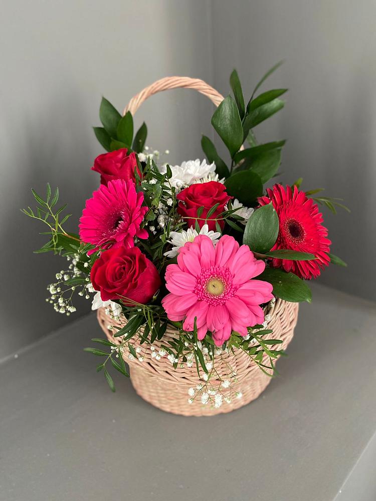 Цветочная композиция из Розы, Хризантемы и Герберы в корзине в Уральском