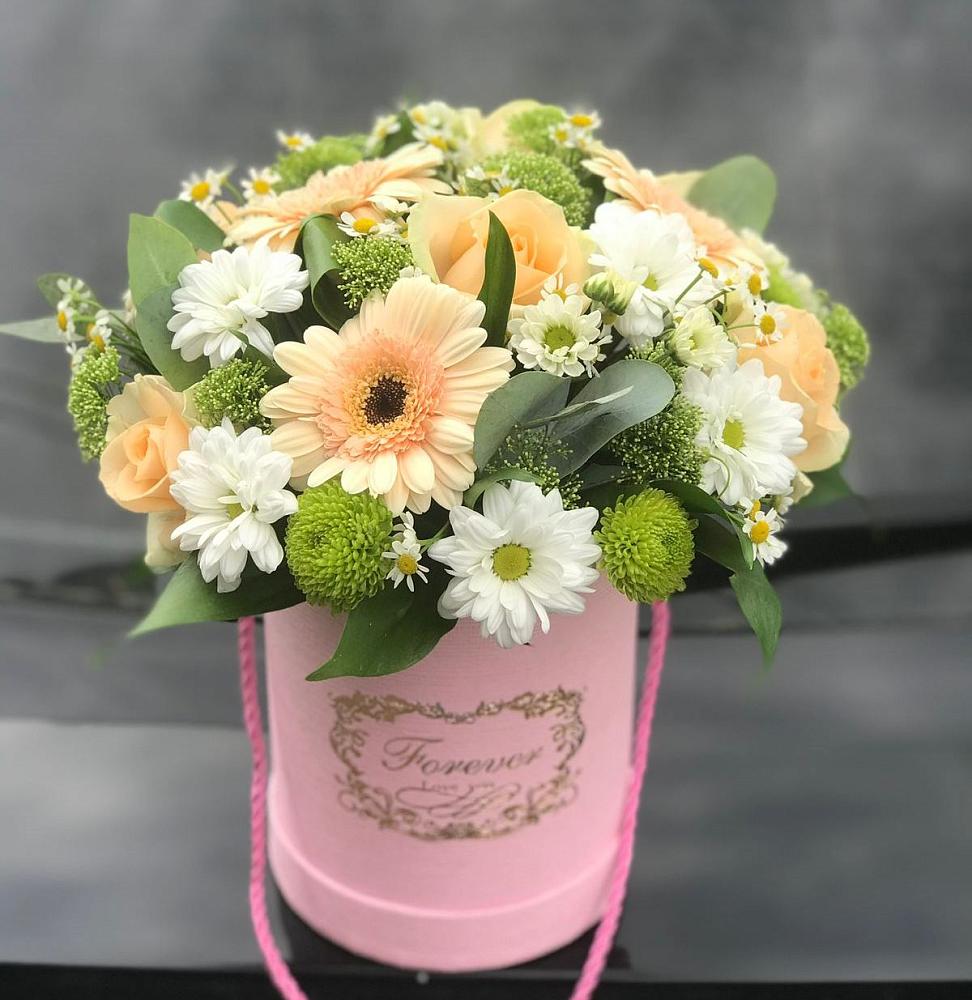 Цветочная композиция из Розы, Герберы и Хризантемы в шляпной коробке в Уральском