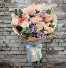 Букет цветов из:  Розы, Лизиантусы и Гвоздики в Уральском