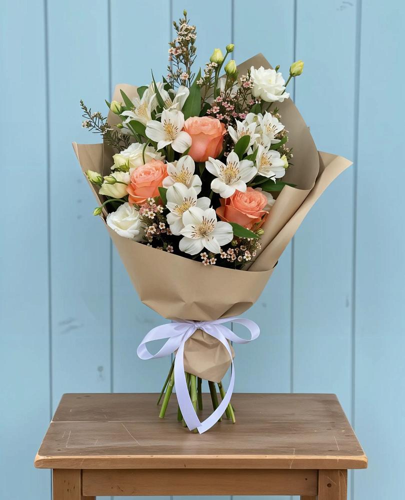 Букет цветов из: Альстромерии, Лизиантусы, Розы и Хризантемы в Уральском