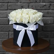 Цветочная композиция из Розы в шляпной коробке в Уральском