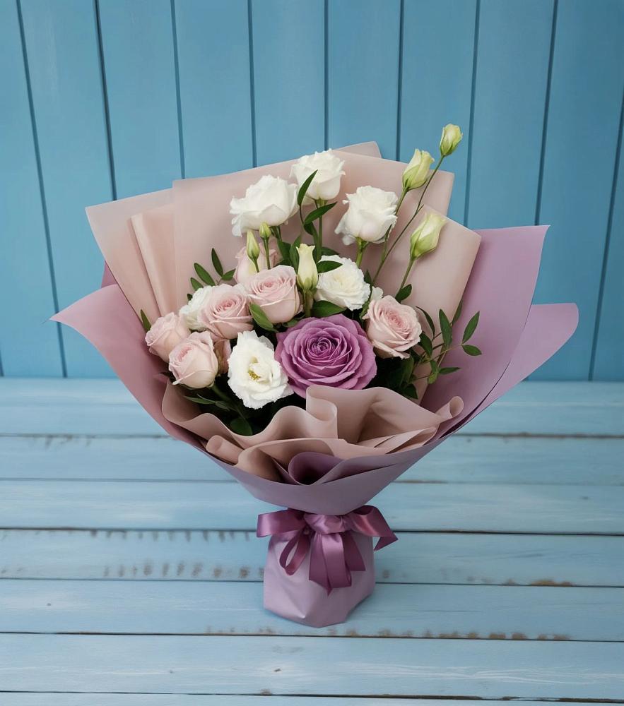 Букет цветов из: Розы и Лизиантусы в Уральском