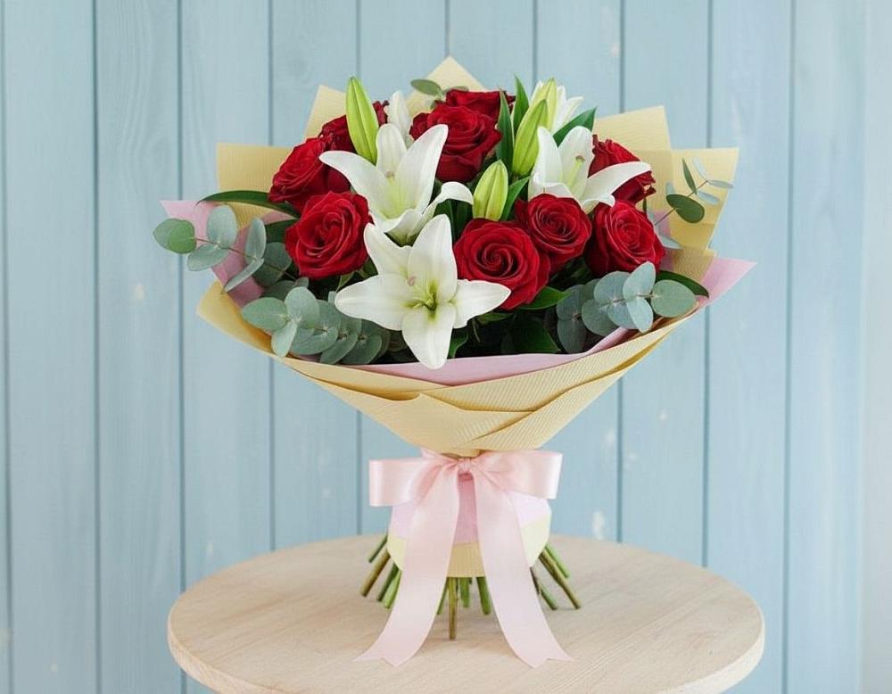 Букет цветов из: Лилии и Розы в Уральском